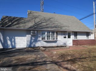 125 Kenwood Dr N, Levittown, PA 19055