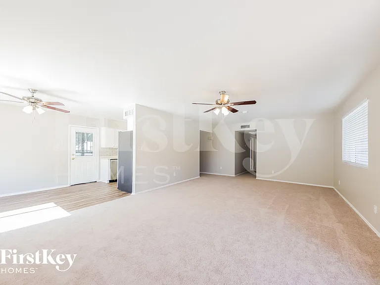5240 W Hatcher Rd — Photo 4