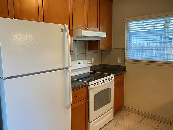 5th image of 905 Joanne Ct APT C