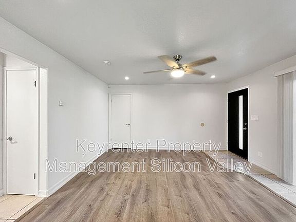 3rd image of 923 Ravenscourt Ave #1