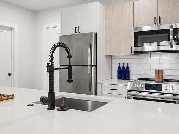 3rd image of 10 Somerset Ave #U.305