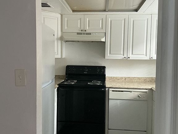 2nd image of 722 SW 70th Ter APT B