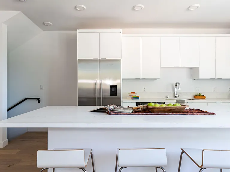 2172 Clifford St — Photo 8