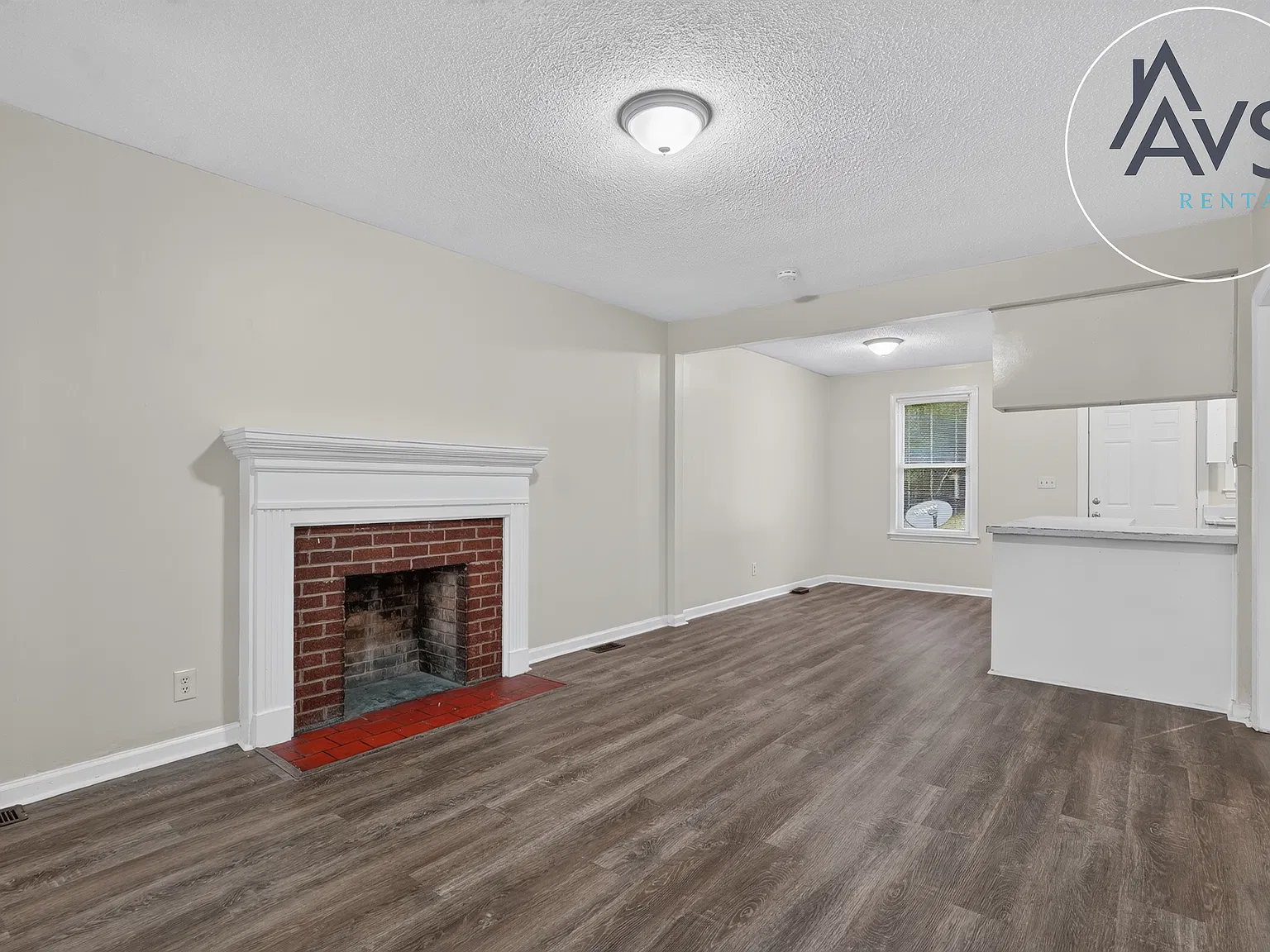 3 bed, 1000 sqft, $1,380 — Photo 3