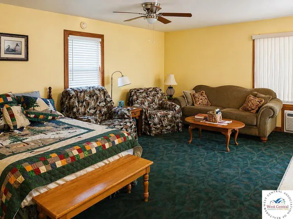 11099 7th Hwy, Clinton, MO 64735