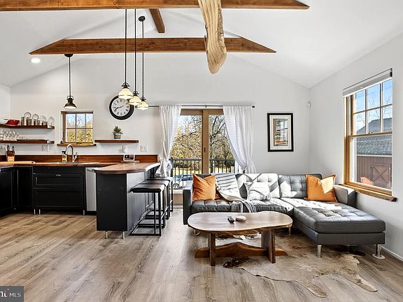 5th image of 621 Sugars Bridge Rd