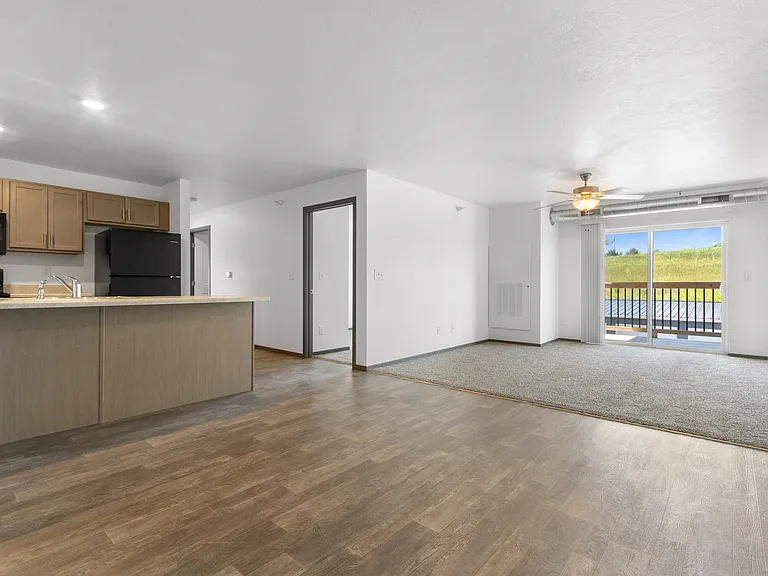 Split Rock Village Apartments & Townhomes — Photo 25