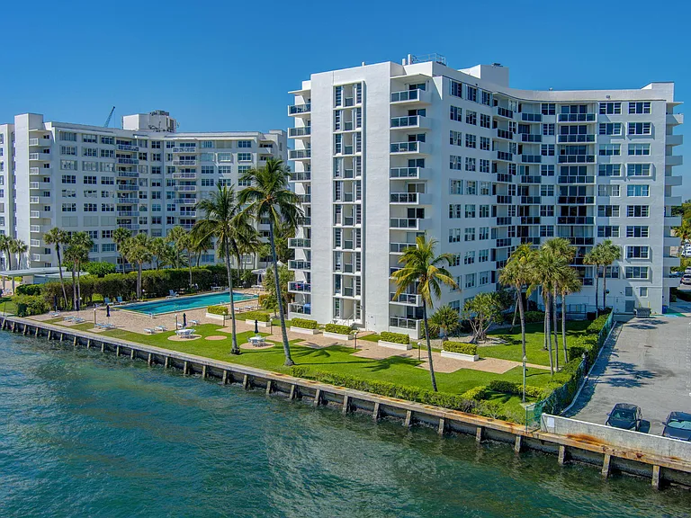 2800 N Flagler Dr #202 — Photo 40