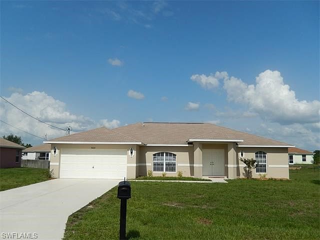 1st image of 823 Woodridge Cir