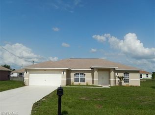 823 Woodridge Cir, Fort Myers, FL 33913