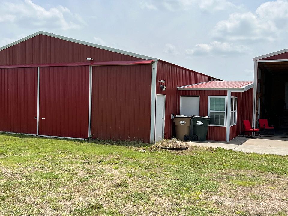 1038 NE 10th Ave, Hoisington, KS 67544 MLS 627248 Zillow