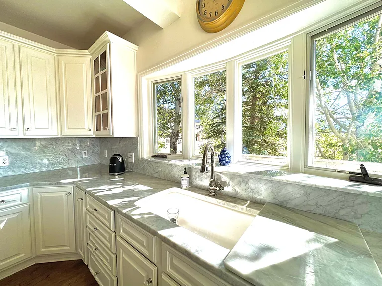 White carrara marble.
The paint color is Cloud White.