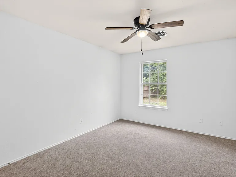 1016 Hatton St — Photo 9