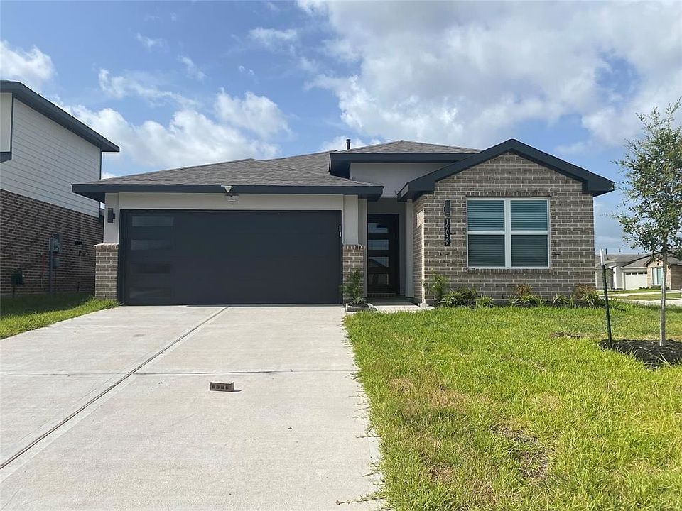 1st image of 19039 Derrington Manor Ln