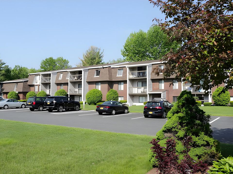 140 Cronin Rd 3 Bedroom Townhouse, Queensbury, NY 12804 Zillow