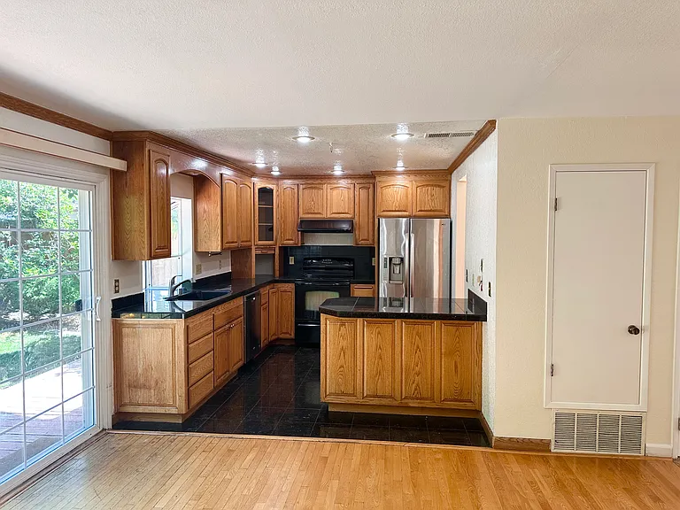 749 Wichitaw Dr — Photo 4