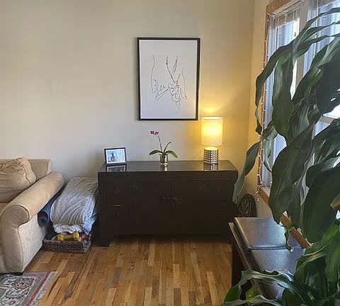 3rd image of 1617 N Hudson Ave #2F