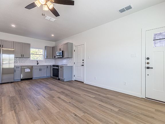 5th image of 327 Bee St #201