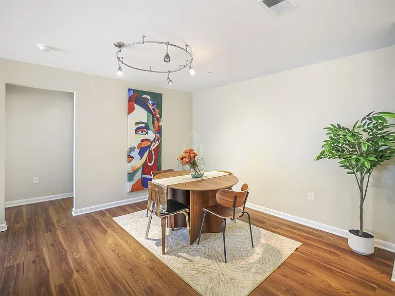 Stonehaven Apartments — Photo 10
