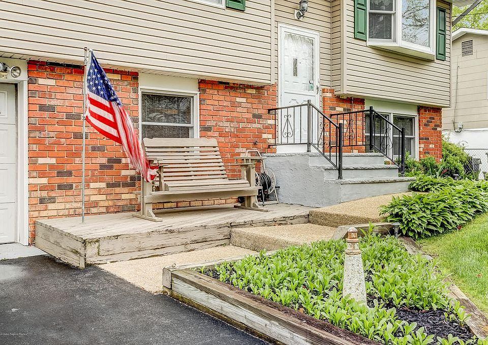 1st image of 594 Vaughn Ave