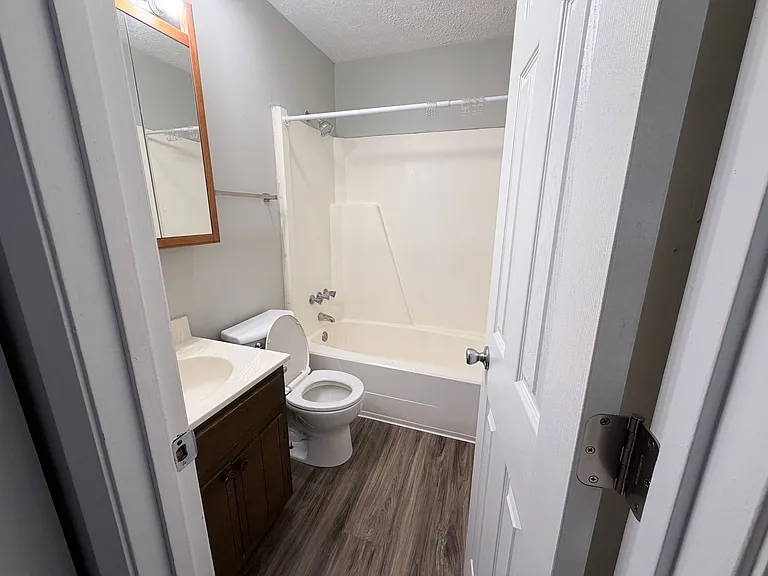 1217 Main St — Photo 10