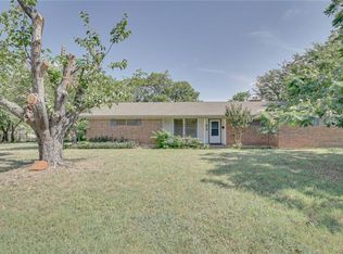 313 E Hampton Rd, Crowley, TX 76036