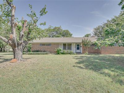 313 E Hampton Rd, Crowley, TX, 76036