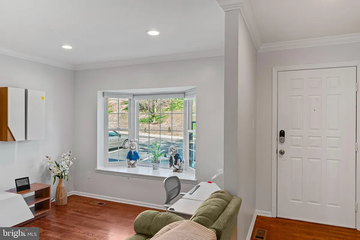 Building Photo - 10267 Green Holly Ter