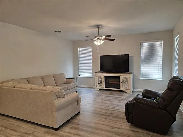 109 Oak Landing Ln — Photo 3