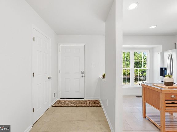 2nd image of 22055 Manning Sq