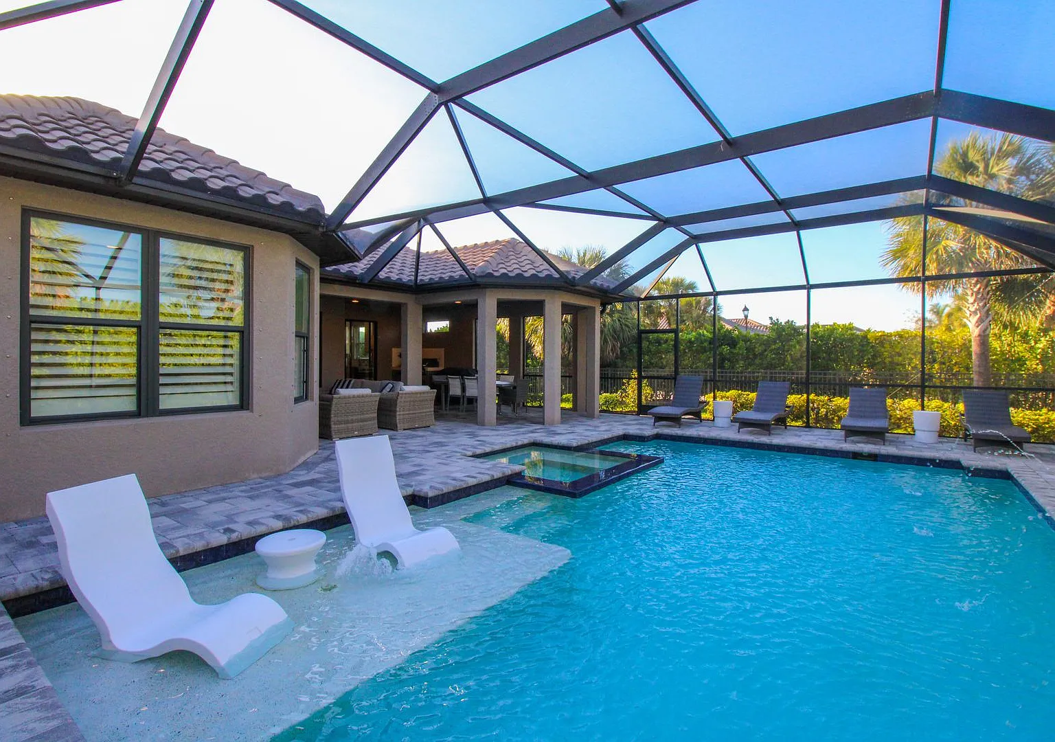 ** Stunning 3-Bedroom + Den, 3-Bathroom Heated Pool & Spa Home With Golf Transfer To Esplanade Go... — Photo 1