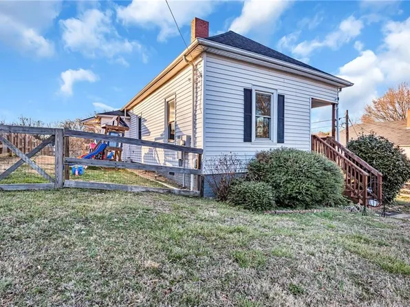 654 Main St SW, Harrisburg, NC 28027