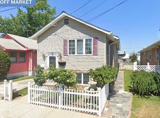 36 Yale St, Inwood, NY 11096