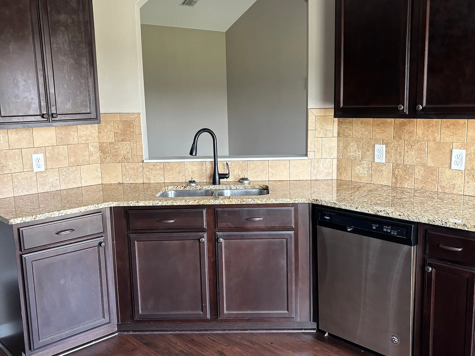 3 bed, 1520 sqft, $2,000 — Photo 4