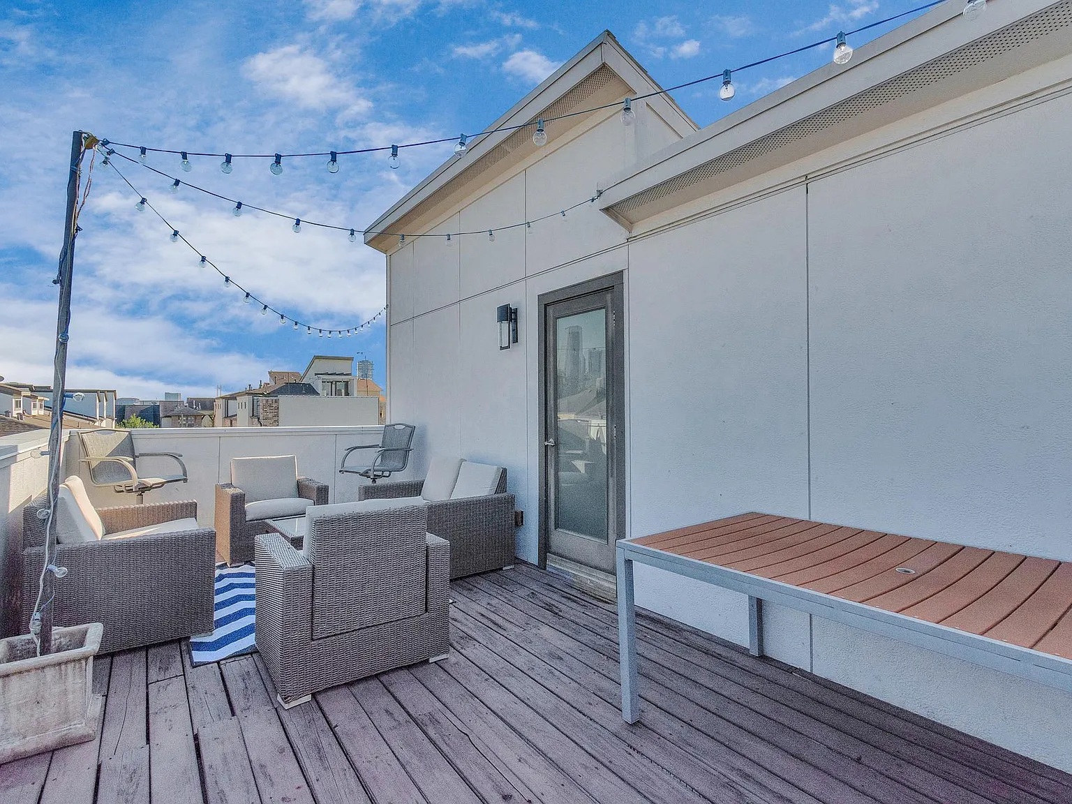 3 bed, 3.5 bath, 2495 sqft, $3,400 — Photo 3