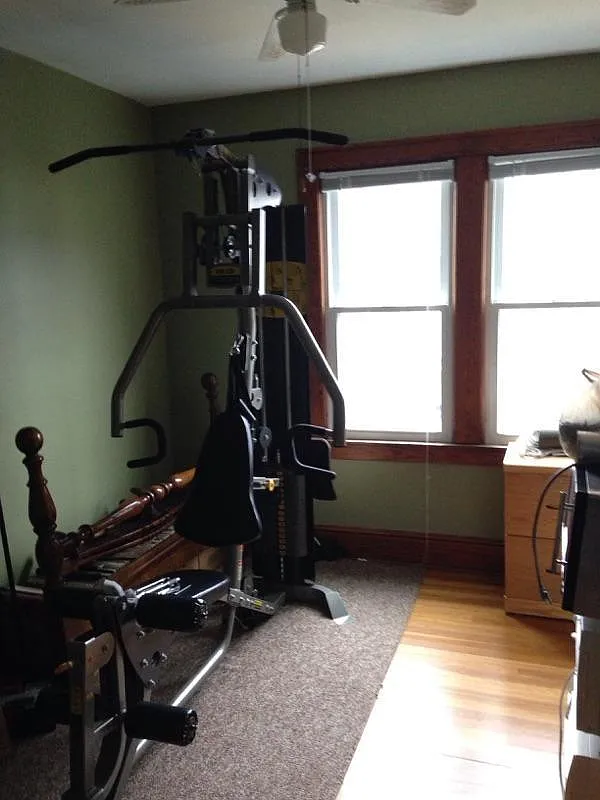4 bed, $1,800 — Photo 2