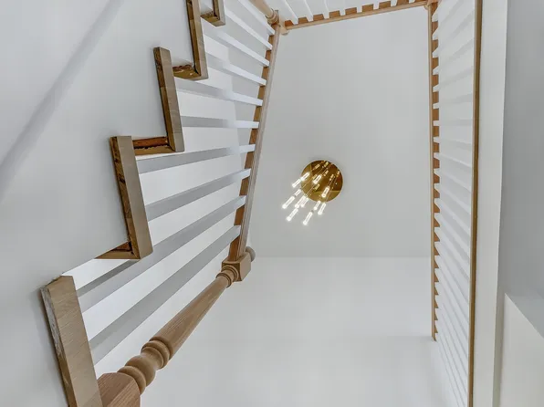 4330 Manhattan Avenue image 15 of 31