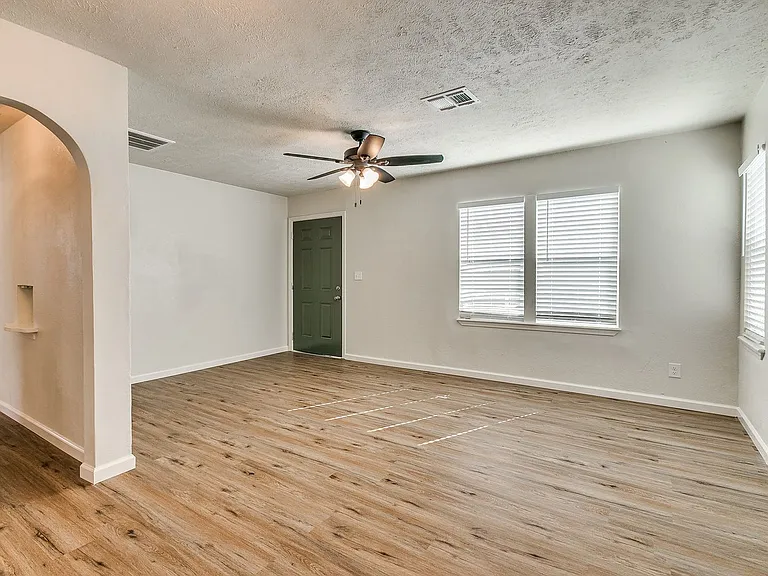 103 E Haddock St — Photo 3