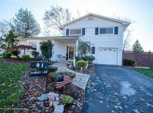 41 Shawnee Ln, Old Bridge, NJ 08857