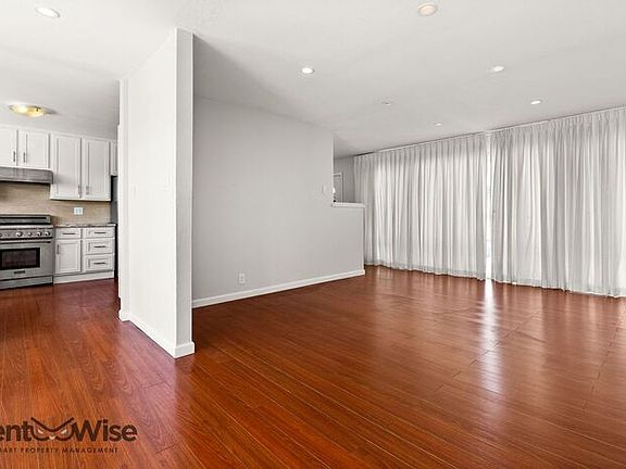 5th image of 1120 Oakwood Dr