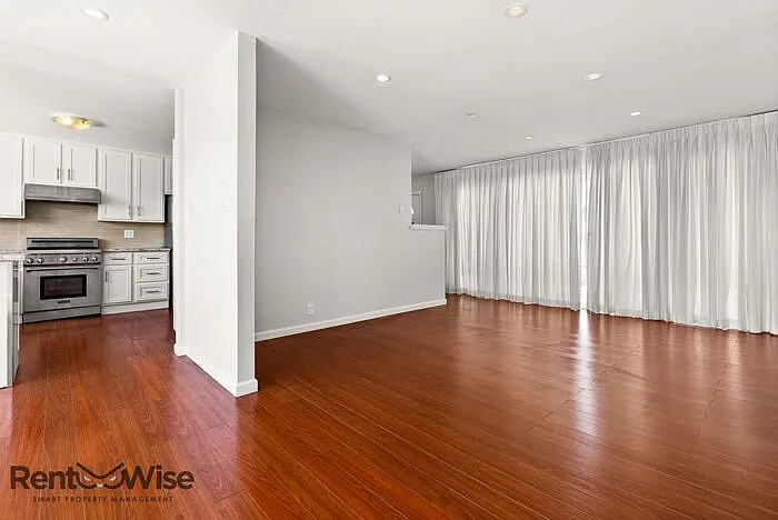 1120 Oakwood Dr — Photo 5