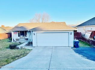 309 N 11th St, Selah, WA