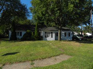 2 E Knollwood Rd, Edison, NJ 08817