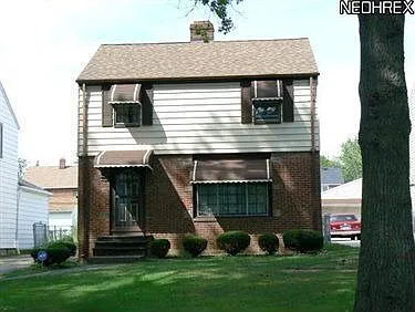 17515 Walden Ave photo 1