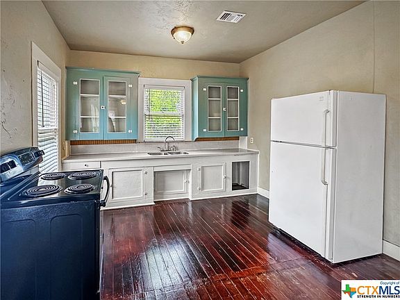 5th image of 241 W Merriweather St