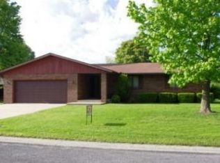 653 W 2nd St, Trenton, IL