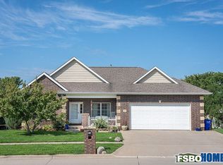 176 Lockmoor Cir, North Liberty, IA 52317