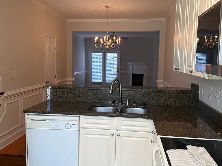 1418 Leigh Ct — Photo 3