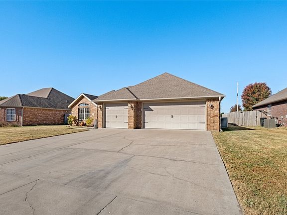 4th image of 10879 Foxglove Ln