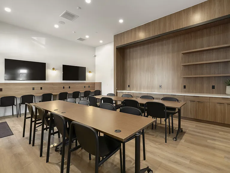 Crescent Apartments — Photo 30